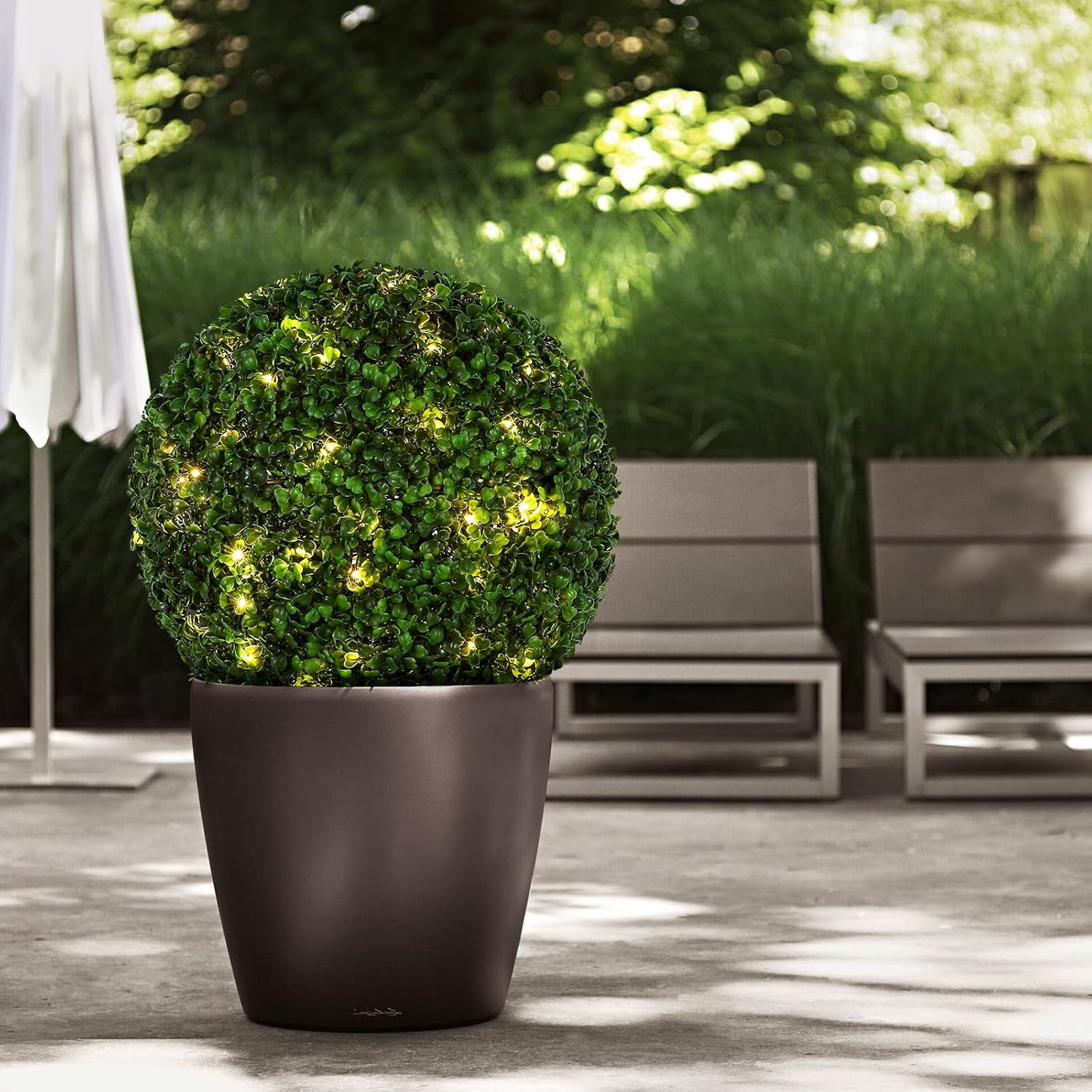 Le Serein 2 Pcs Pre-Lit Faux Topiary Ball Outdoor Decor